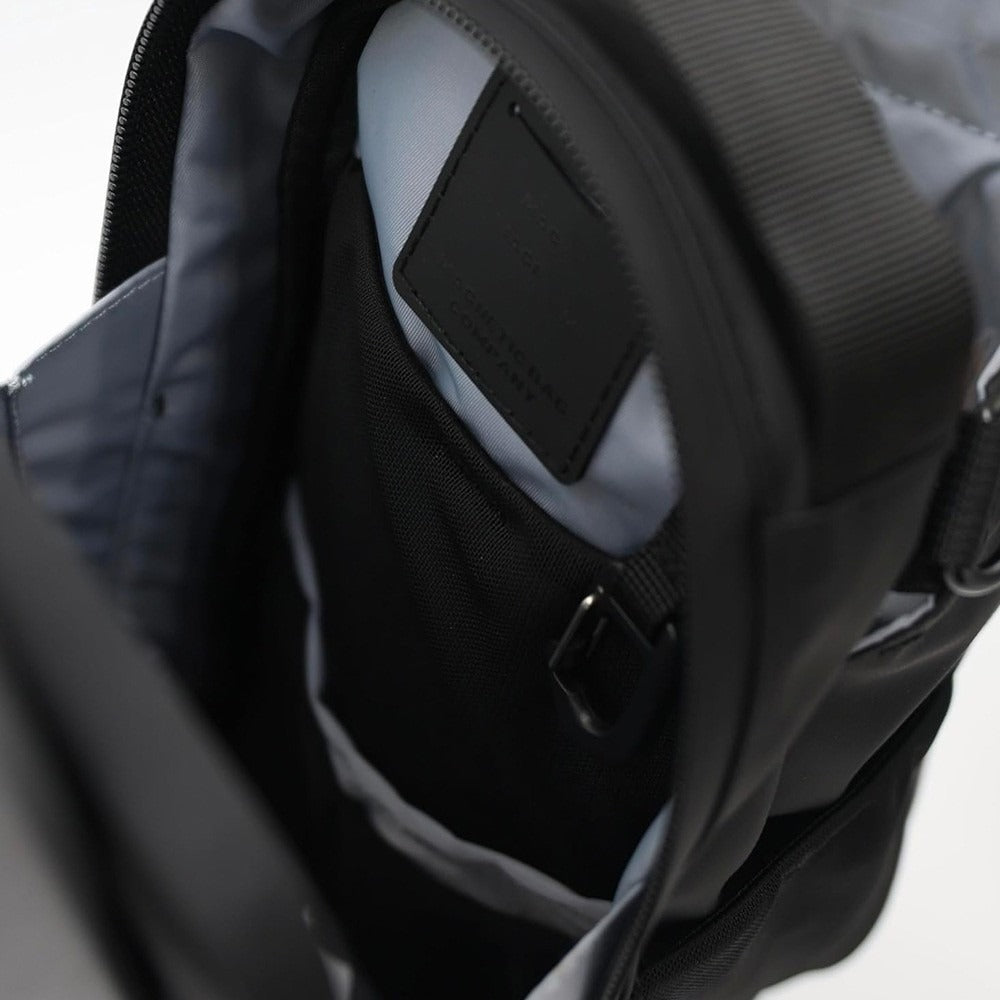 Fitness magnetic water bottle bag